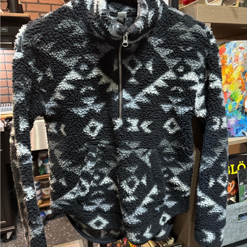 Old Navy Black and Gray Fleece Pullover